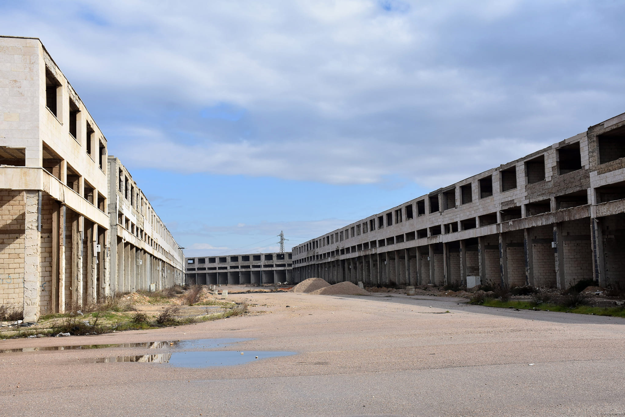 المنطقة الحرفية في دير بعلبة – حلم عمره 25 عاماً ينتظر الكهرباء