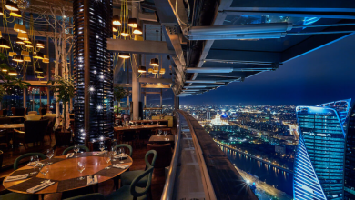 إطلالة من مطعم "سيكستي" في موسكو، الذي يُعلن عن نفسه كواحد من أعلى المطاعم في أوروبا. وهو معروف بأنه كان يتردد عليه الرئيس السوري المخلوع بشار الأسد. (مصدر الصورة: مطعم سيكستي)