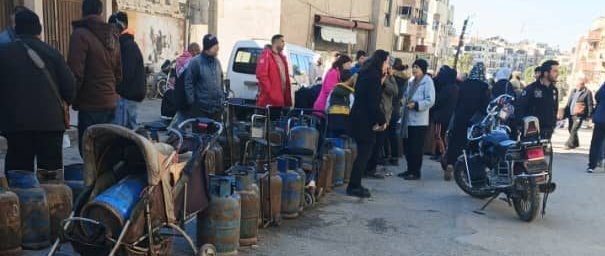 أحد طوابير توزيع الغاز في مدينة حمص - جريدة مصدر